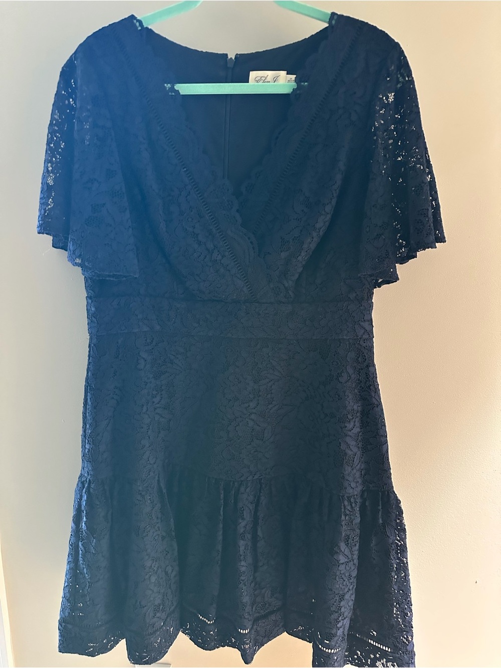 Eliza B Lace Flutter Sleeve V-Neck Top - Navy size 14